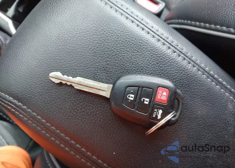 2015 Toyota Corolla S Plus из США, поврежденный, VIN 2T1BURHE8FC441617